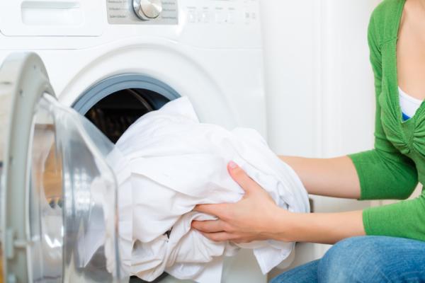 Tricks to remove blood stains from white clothes - Products to remove blood stains from white clothes