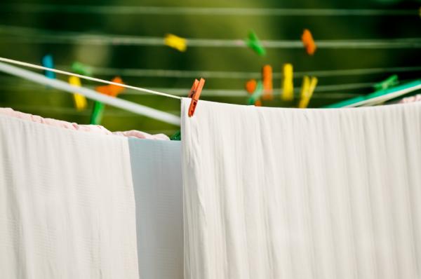 How to dry clothes without a dryer - the old solution: outdoors