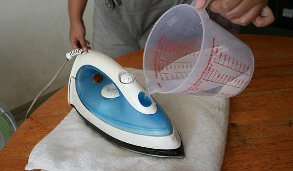 How to use a steam iron - Step 3