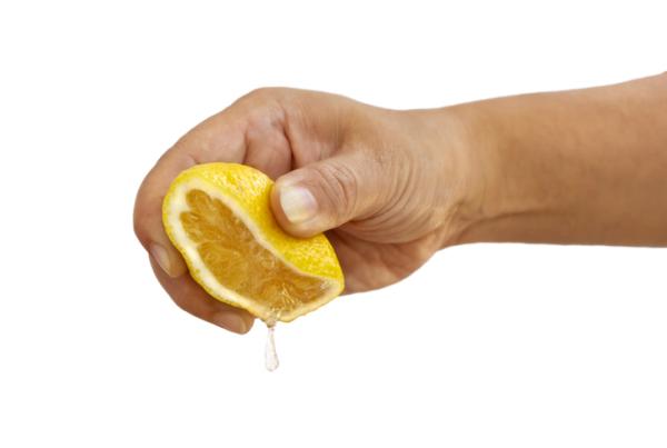 How to remove the smell of sweat from clothes - Lemon