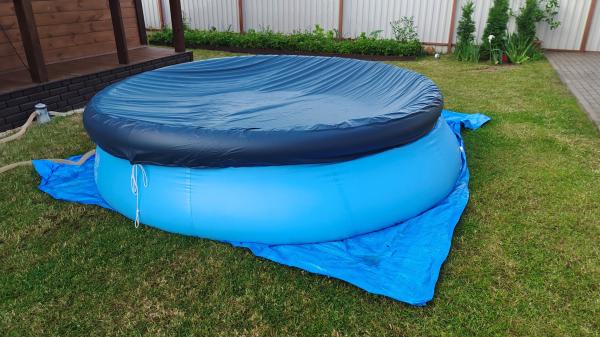 How to clean an inflatable pool - Accessories