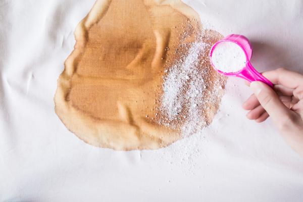 How to remove coffee stains - Salt and soap