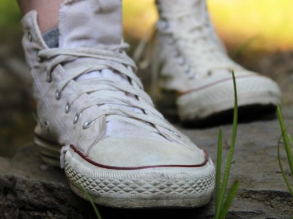 How to clean white sneakers - How to clean white canvas sneakers