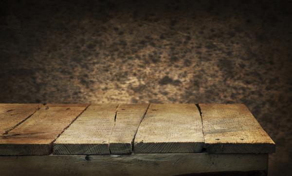 How to remove moisture stains on wood - The importance of the type of wood to be treated for moisture