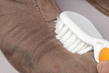 How to remove mold stains from shoes - Step 5