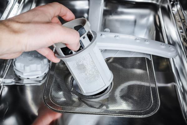 How to remove bad smell from the dishwasher - Clean the dishwasher filter