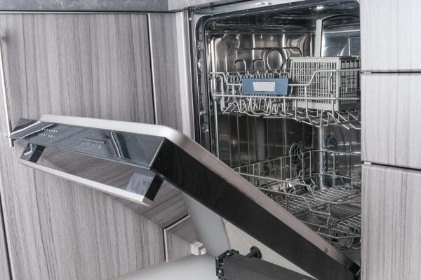 How to remove bad smell from the dishwasher - Leave the door open after washing