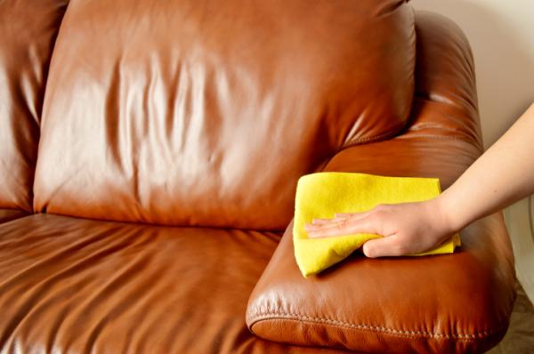 How to clean with baking soda and vinegar - Clean upholstery with vinegar and baking soda 