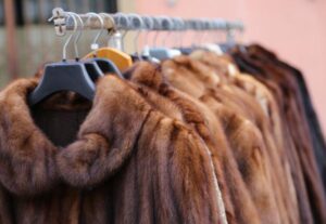 How to clean a fur coat