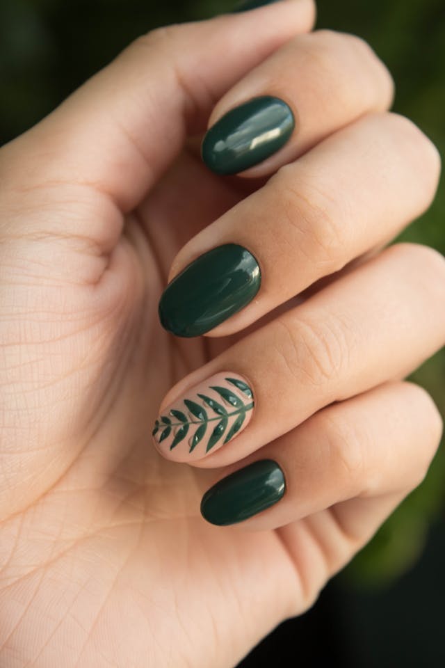 Green nail designs for a spectacular manicure