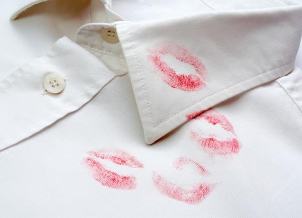 How to remove lipstick stains from clothes