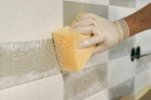 How to remove silicone from tiles