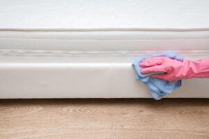 How to clean a mattress without a vacuum cleaner