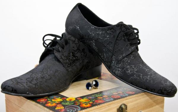 How to clean black suede - here the answer