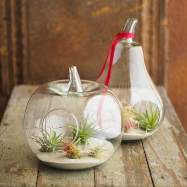 How to clean glass ornaments