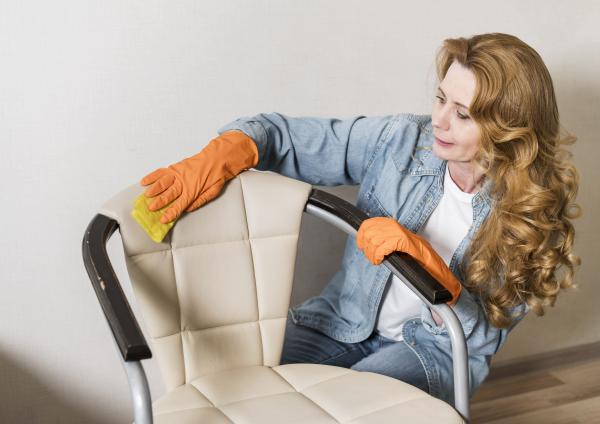 How to clean leatherette