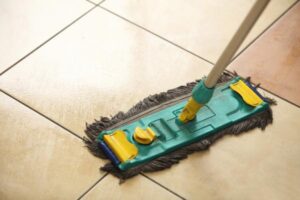 How to clean with a mop – 5 steps