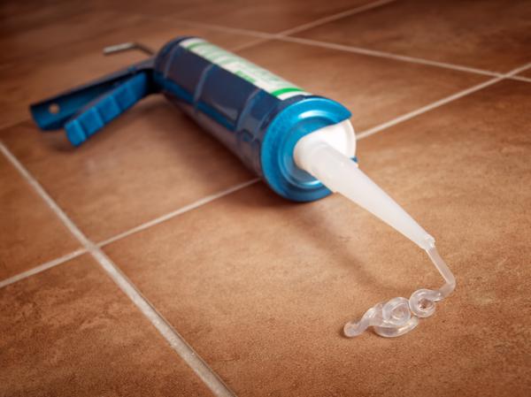 How to remove silicone from the floor