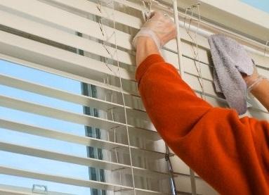 Tricks for cleaning blinds